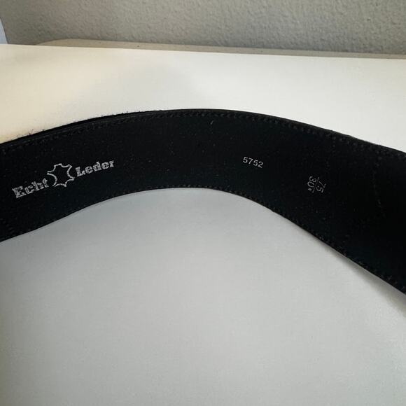 Echt Leder Genuine Leather Floral Embroidered Belt with Silver Tone Buckle - Picture 2 of 4